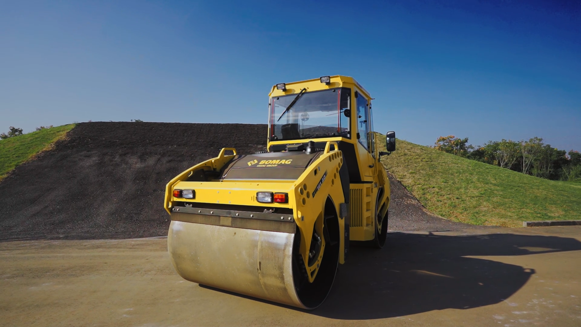 BOMAG BW 161 AD-4 铰接式双钢轮振动压路机产品介绍