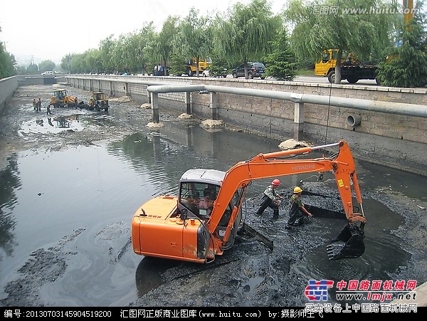 出租水陸兩用挖掘機 卡特力水陸挖掘機 河道清淤好助手