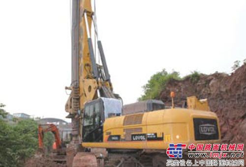 雷沃旋挖鑽助力蘭渝鐵路建設