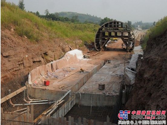 蘭渝鐵路12標四分部駱駝梁子隧道掀起大幹熱潮