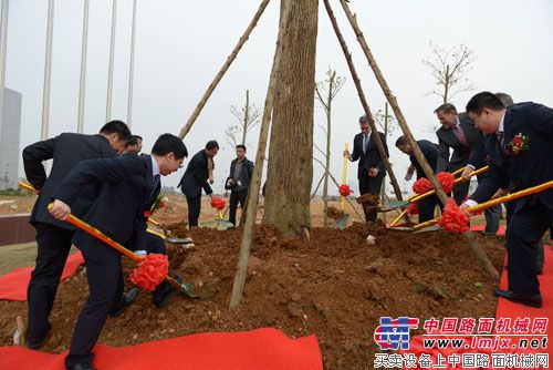 廣西康明斯發動機生產基地建成投產