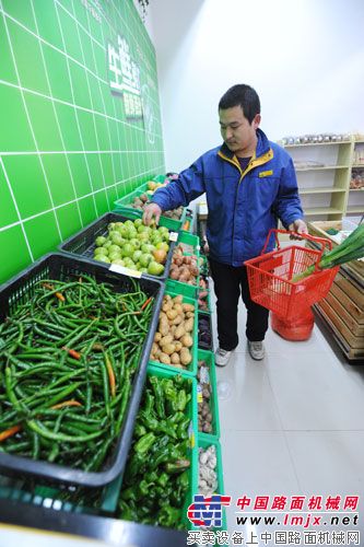 小区内有超市，购物很方便