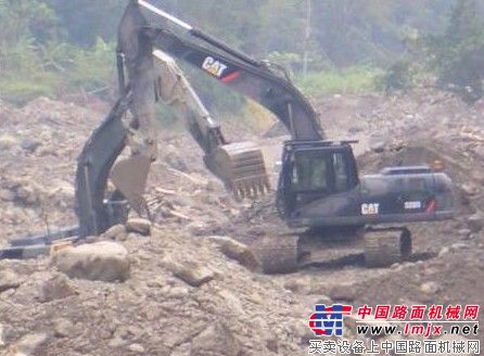 心係雅安 卡特彼勒支持地震救災工作