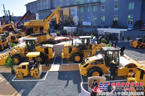 第十二屆中國·北京國際工程機械、建材機械及礦山機械展覽與技術交流會柳工展場