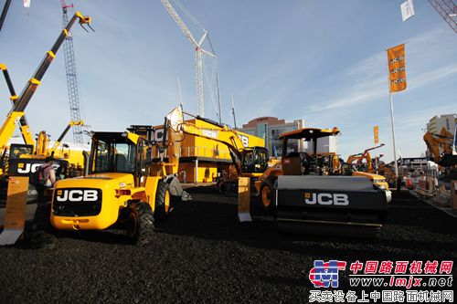 JCB將在Conexpo 2014展會上發布最新小型伸縮臂叉裝車