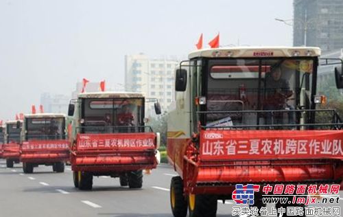 福田雷沃重工拉开2014年三夏麦收跨区服务大幕