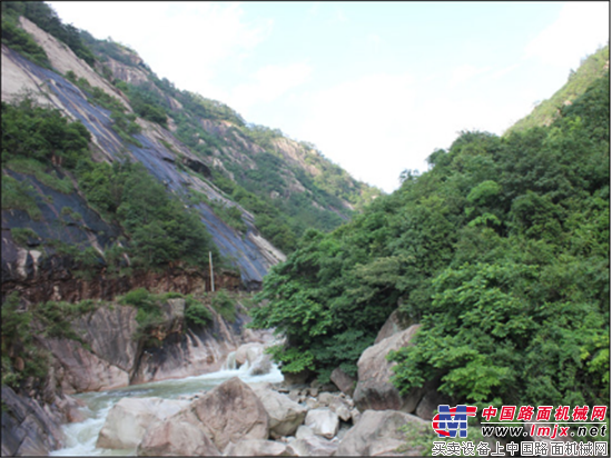 開山辟路！舞動在鄣山大峽穀裏的玉柴小挖