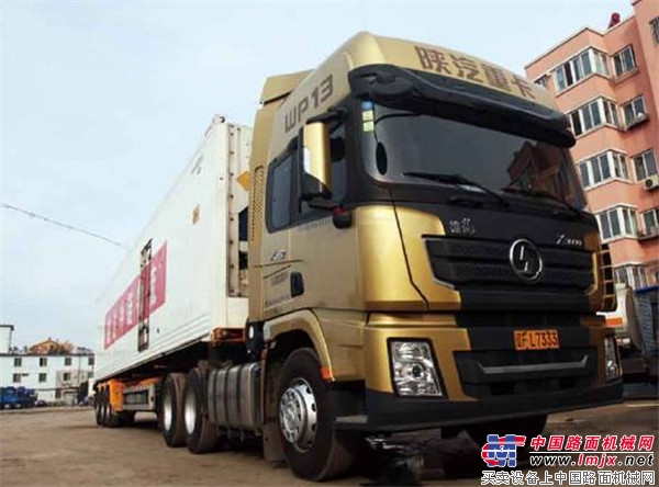 陕汽德龙X3000黄金版6×4牵引车