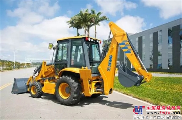 XT870BR挖掘裝載機亮相美國拉展，性能直逼CAT、JCB、CASE等國際大牌！