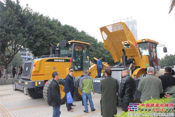 徐工道路“全身心服務”再升級春滿山城