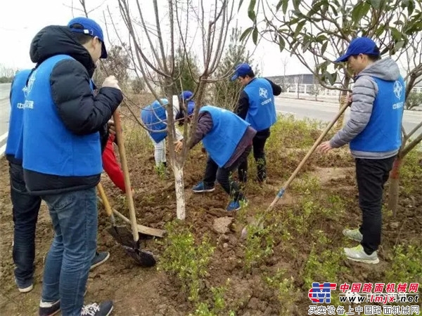 中交西築團委組織參加“擁抱綠色擁抱春天” 保護母親河植綠護綠活動