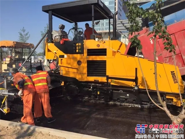 又是一年春好处，陕建机械ABG系列摊铺机、SUM系列摊铺机在祖国各地道路施工中大显身手