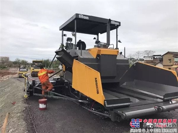 又是一年春好处，陕建机械ABG系列摊铺机、SUM系列摊铺机在祖国各地道路施工中大显身手