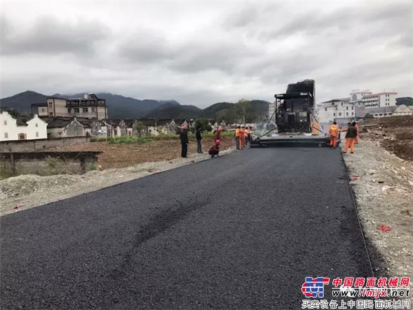 又是一年春好处，陕建机械ABG系列摊铺机、SUM系列摊铺机在祖国各地道路施工中大显身手