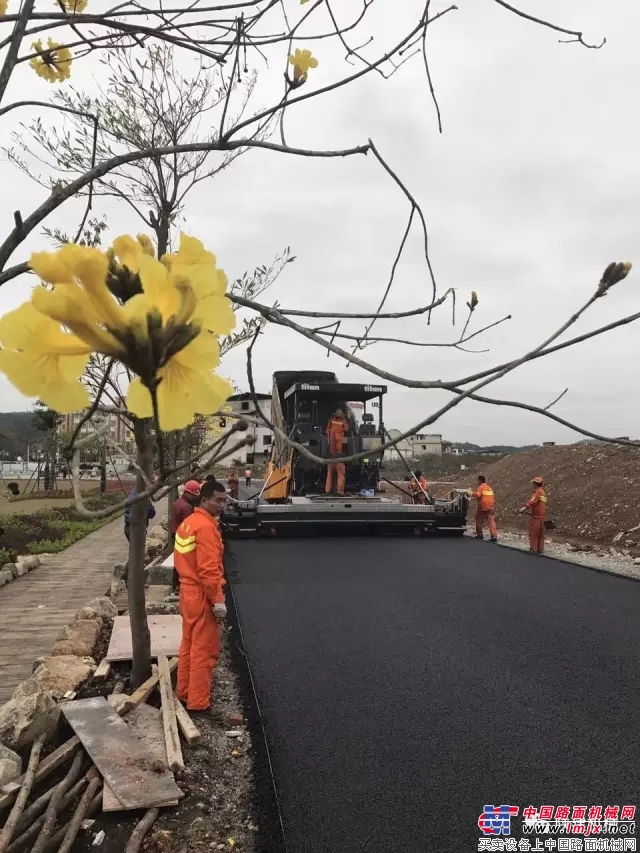 又是一年春好处，陕建机械ABG系列摊铺机、SUM系列摊铺机在祖国各地道路施工中大显身手