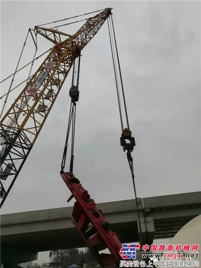 徐工履帶起重機進軍城市綜合管廊吊裝領域