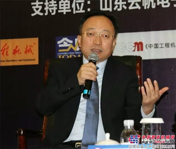 中交西築楊向陽董事長受邀參加中國工程機械發展高層論壇並發表主旨演講