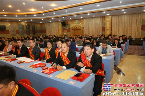 海阳市庆祝五一国际劳动节表彰大会召开