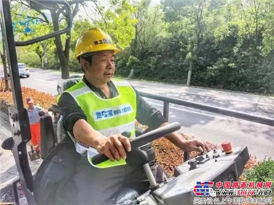 真正的道路养护专家！徐工RP453L摊铺机大揭秘！