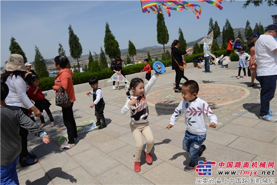 诚祥婴幼中心的小朋友走进方圆工业旅游