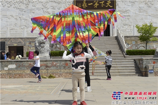 诚祥婴幼中心的小朋友走进方圆工业旅游