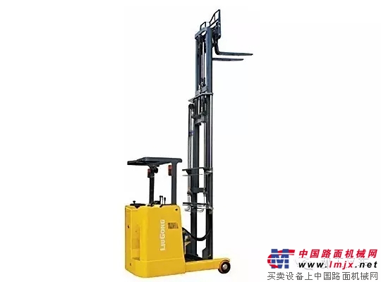 电动前移式叉车 Reach Trucks