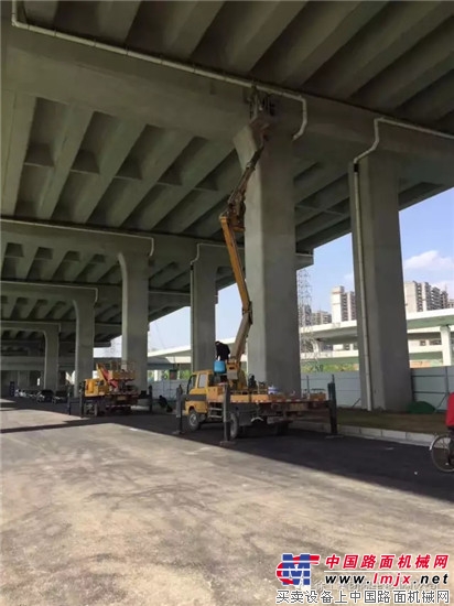 徐工高空作業車持續發力，推動鄭州107輔道快速路提前通車。