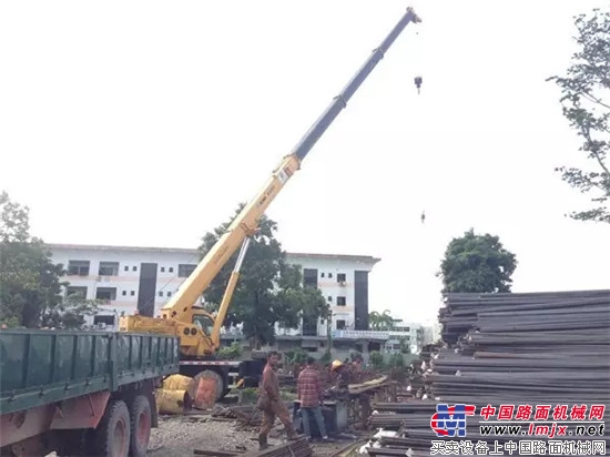 马来西亚电建工地上，这26台徐工起重机你都认识吗？