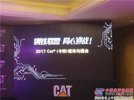 Cat®（卡特）挖掘机震撼亮相迈克尔·贝全新力作《变形金刚5：最后的骑士》