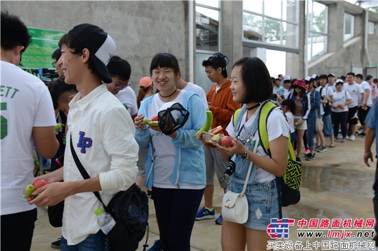 济南东方双语中学夏令营领略方圆工业旅游风采