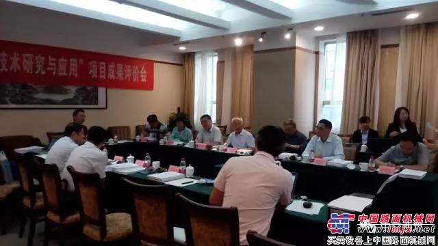 中交西築同步纖維磨耗層技術研究與應用項目通過中國公路學會科技成果評定 