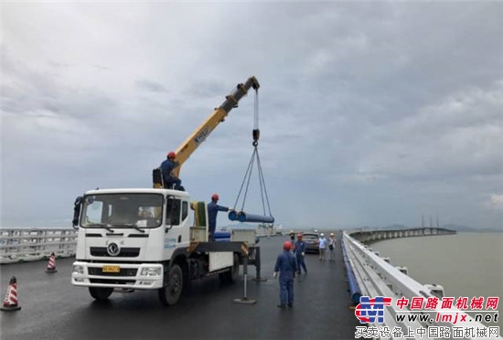 “新世界七大奇跡”之一港珠澳大橋背後的徐工“鋼鐵力量”