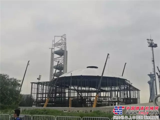 8台徐工起重机齐聚北京“鸟巢”，又一地标建筑即将诞生！