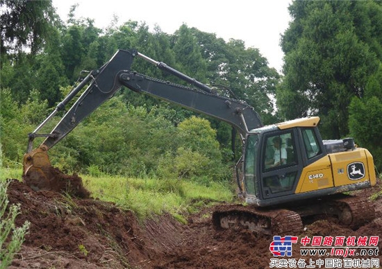 因需而动 约翰迪尔发布首款小挖 全面深耕中国市场