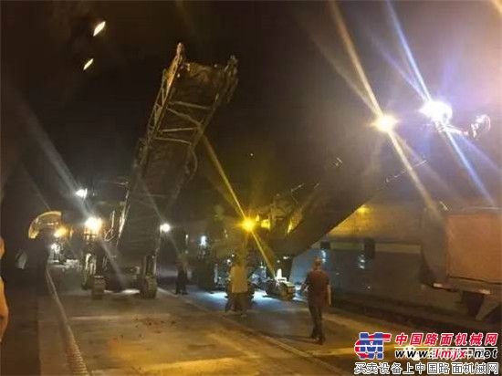 维特根 W 215 冷铣刨机助力京昆高速秦岭2号隧道项目 