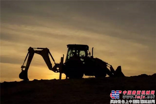 卡特彼勒：奔馳在非洲大地上的黃色“巨人” 