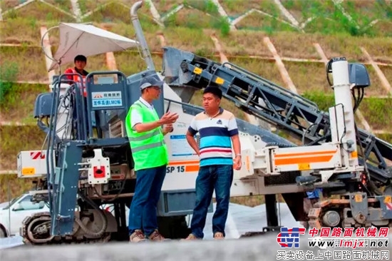 维特根 SP 15 滑模摊铺机助力广东道路建设