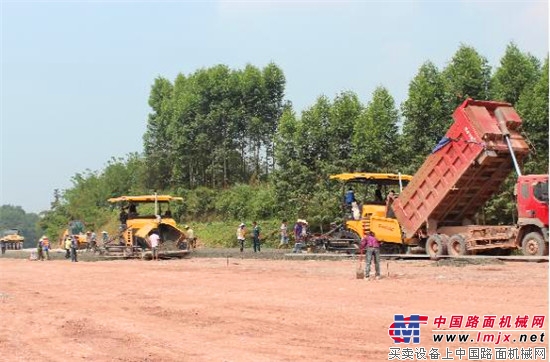 济宁公路修得好 山推设备显神威