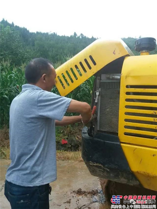 雷沃重工：比高温更燃的是他们的服务热情 