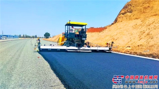 宝马格BF800C双机并铺，助力“金城”道路建设