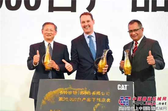 BICES 2017：Cat®（卡特）展台七款機器盤點，兩大喜事臨門，N項智能科技全在這兒了！