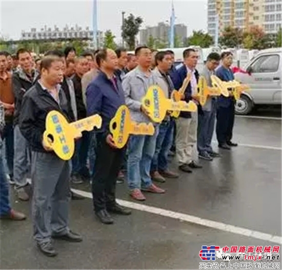 西北市場再創佳績——一次中標百台環衛設備及配套箱體發車儀式順利舉辦