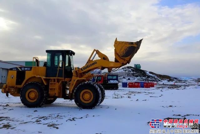 乘着“雪龙号”柳工设备再次奔向极地探秘！