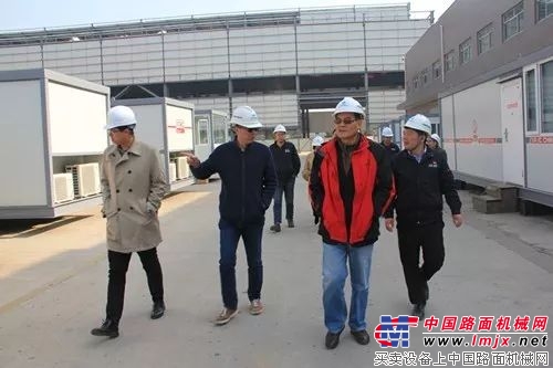 中交西築公司“廠拌熱再生設備產業化項目”順利通過西安市發改委驗收 