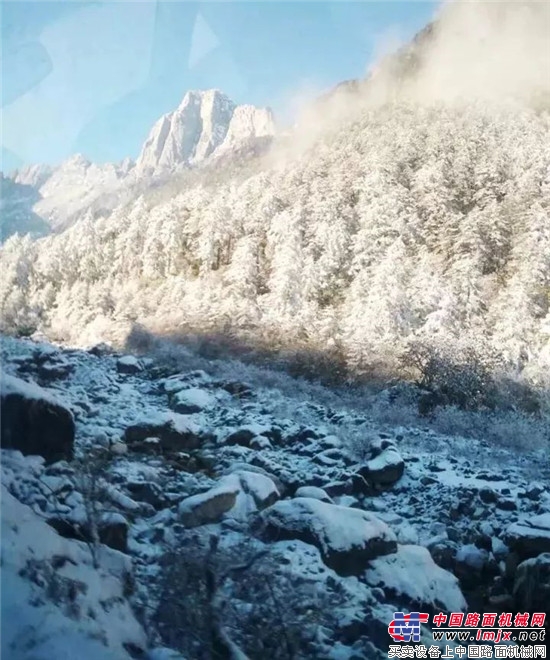 柳工服务故事：不畏艰险，白雪皑皑中带来一股暖流！ 