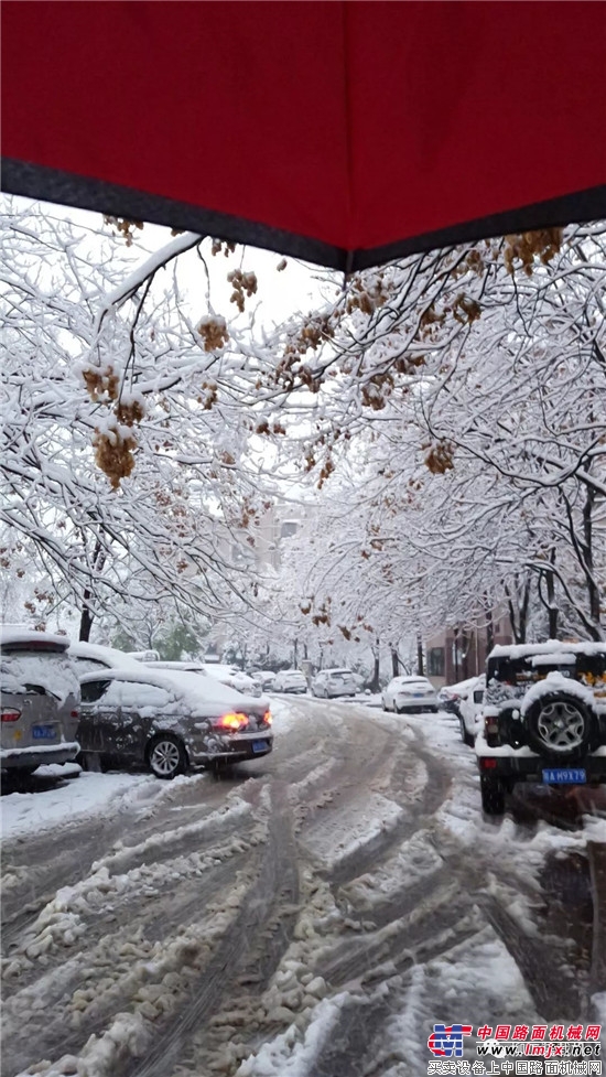 極限工況 強悍設備：柳工“除雪神器”