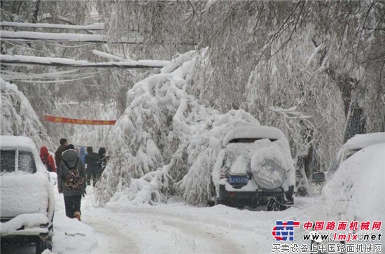 極限工況 強悍設備：柳工“除雪神器”