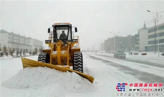 極限工況 強悍設備：柳工“除雪神器”