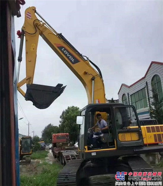 胡为民：买挖掘机，我首选雷沃！