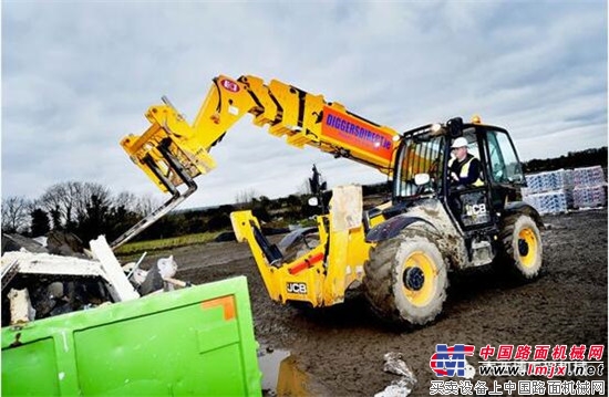 10台JCB Loadall伸缩臂叉装车，助力客户事业上新高